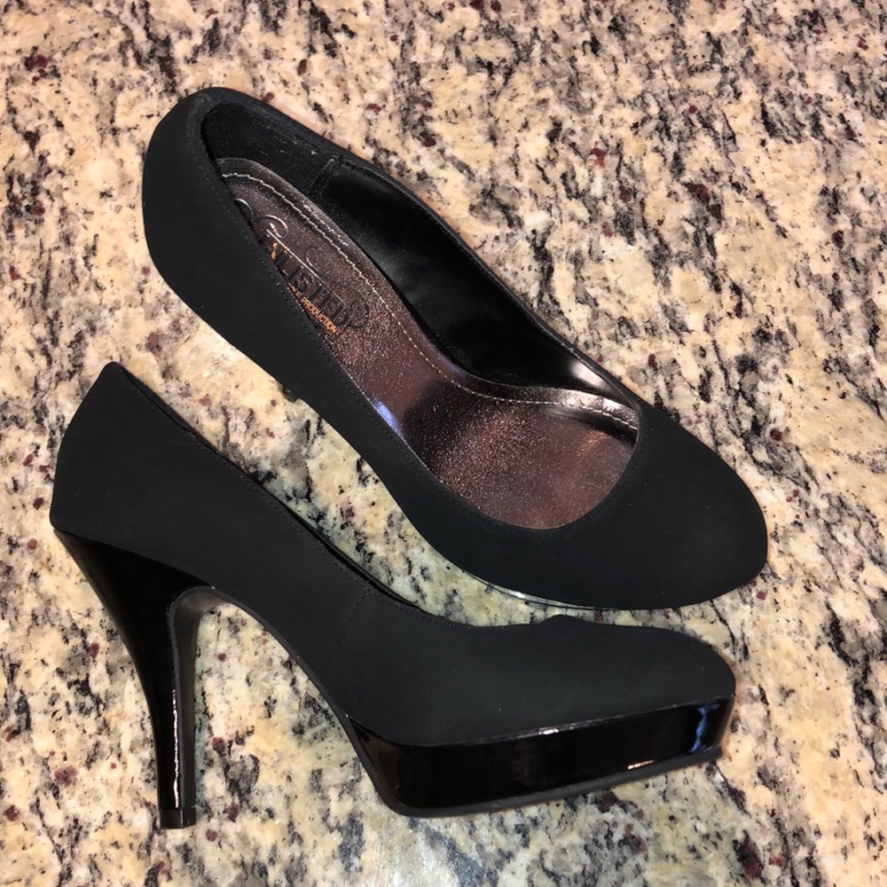 Black Platform Heels 7.5 Kenneth Cole